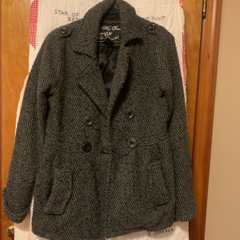 Girls youth winter jacket size medium black and grey
